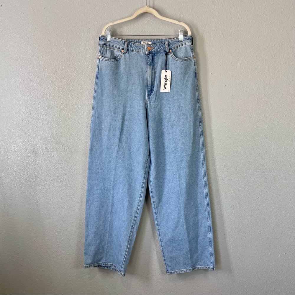 NEW Wrangler High Rise Barrel 652 Jean in Light Blue Wash Bluestone size 32 - Picture 2 of 10